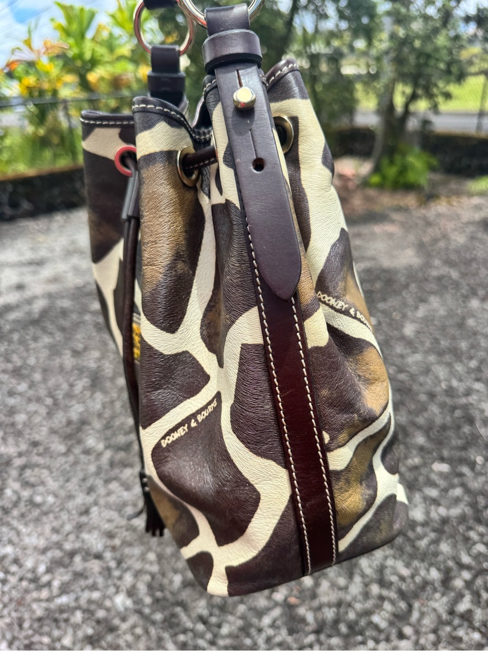 Dooney & Bourke Giraffe Print Drawstring Bucket Bag Leather Shoulder Purse 2008 - Picture 7 of 11